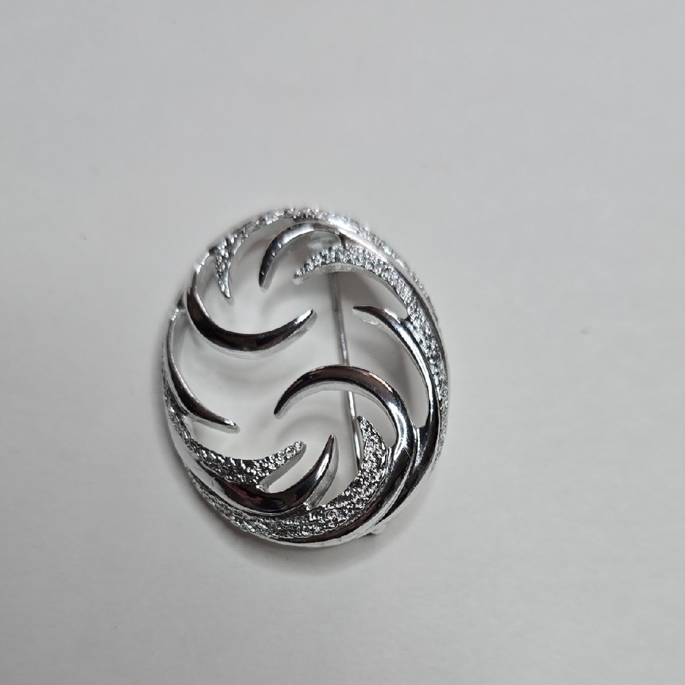 Elegant Sarah Coventry Silver Brooch